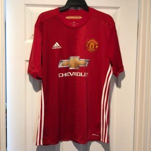 Men’s Manchester United soccer shirt